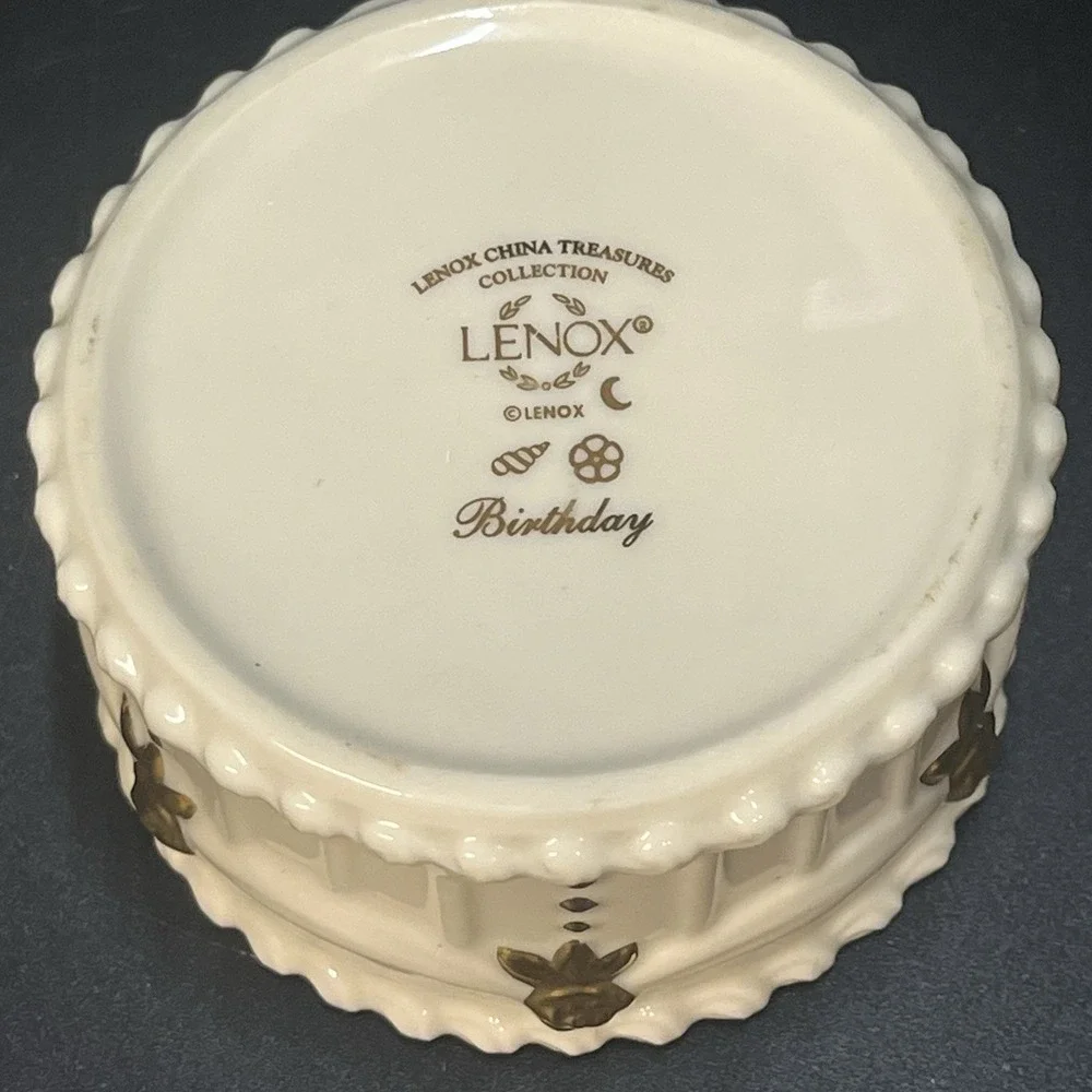 Lenox China Treasures Birthday Cake Trinket Box Gold Trim Ivory Porcelain Lid